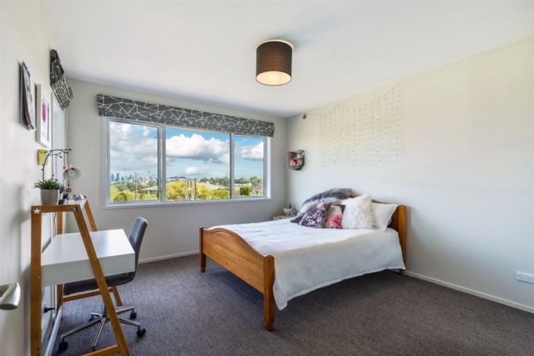 Photo of property in 17 Fowler Street, Northcote, Auckland, 0627