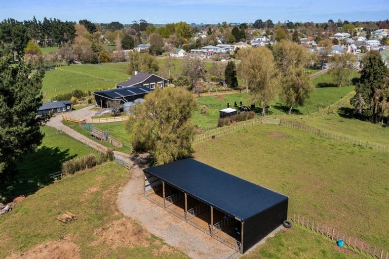 Photo of property in 2 Tayler Street, Eltham, 4322