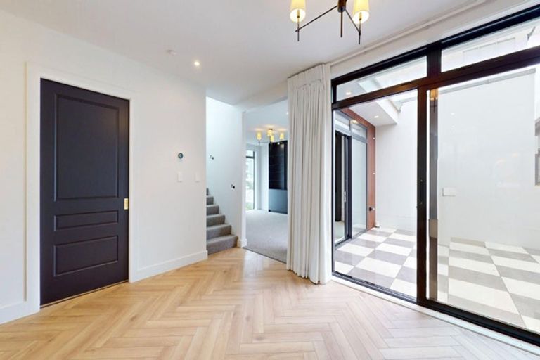 Photo of property in 9a Edge Hill, Mount Victoria, Wellington, 6011