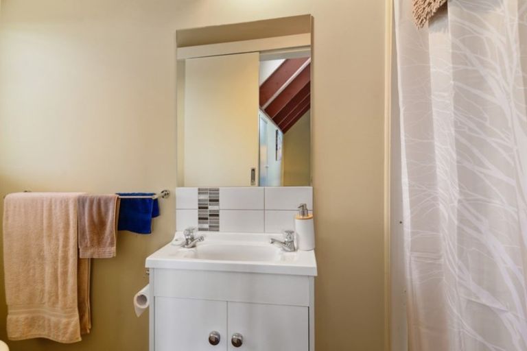 Photo of property in 4a Gemini Place, Kawaha Point, Rotorua, 3010