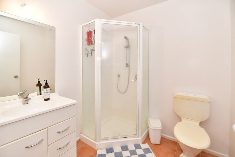 Photo of property in 1/62 Fernhill Way, Oteha, Auckland, 0632