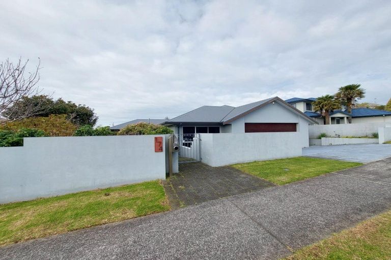 Photo of property in 174 Heta Road, Highlands Park, New Plymouth, 4312