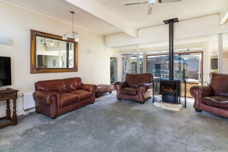 Photo of property in 20 Hinerau Grove, Waipahihi, Taupo, 3330