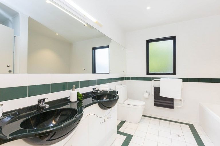 Photo of property in 68 Emerald Hill Drive, Birchville, Upper Hutt, 5018