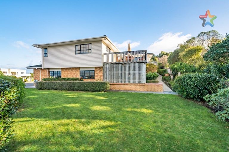 Photo of property in 44 Arahiwi Grove, Tirohanga, Lower Hutt, 5010