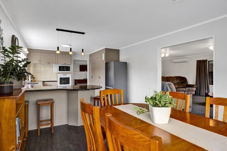 Photo of property in 11 County Drive, Hawera, 4610