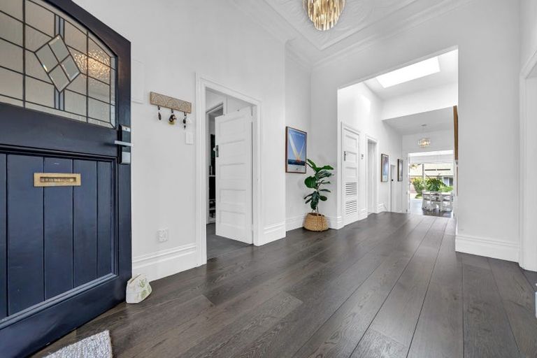 Photo of property in 23 Cheltenham Road, Devonport, Auckland, 0624