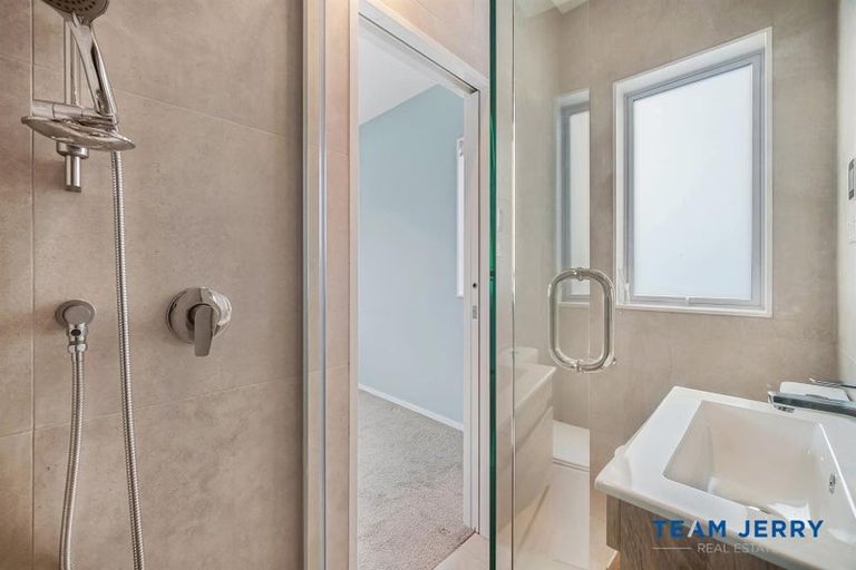 Photo of property in 67 Whare Kauri Road, Papakura, 2110