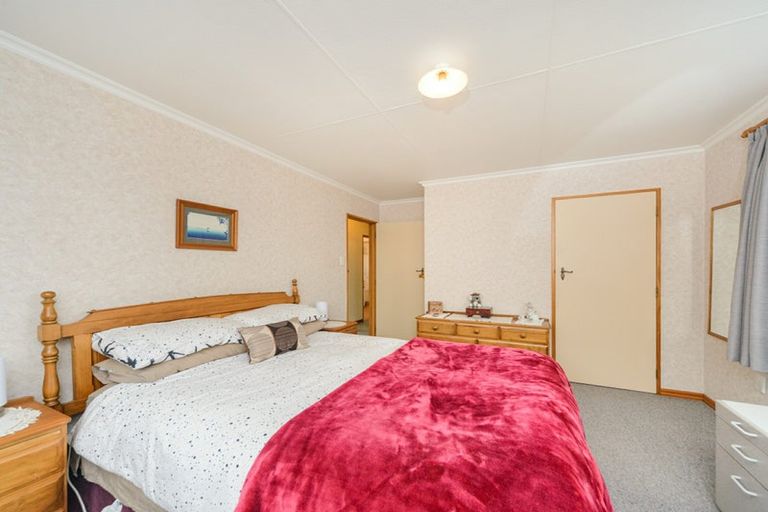 Photo of property in 10 Forbes Place, Kelvin Grove, Palmerston North, 4414