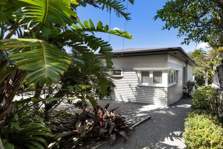 Photo of property in 52 Westmere Crescent, Westmere, Auckland, 1022