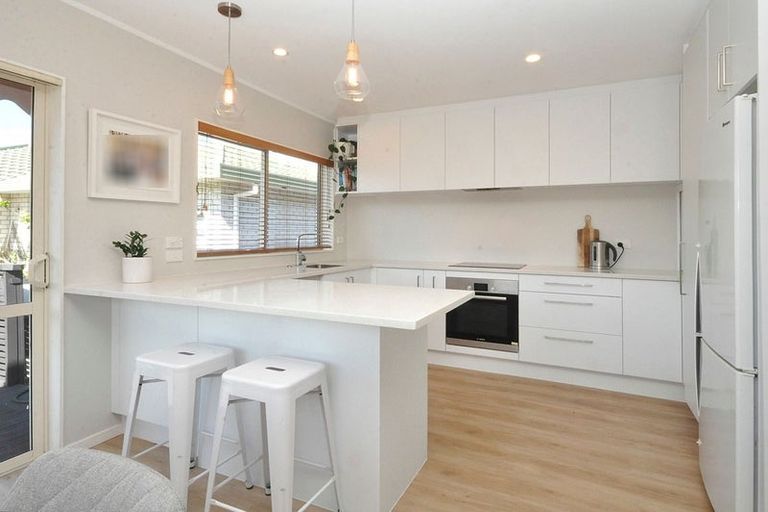 Photo of property in 22a Greta Place, Stanmore Bay, Whangaparaoa, 0932
