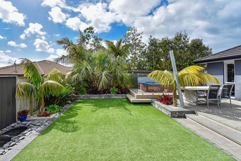 Photo of property in 17 Turnberry Drive, Wattle Downs, Auckland, 2103