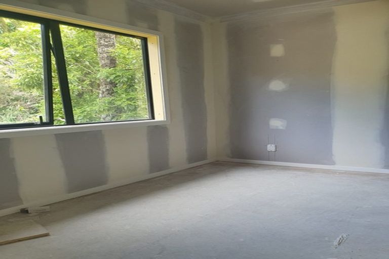 Photo of property in 9 Lowry Heights, Stokes Valley, Lower Hutt, 5019