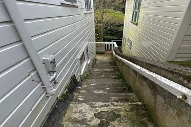 Photo of property in 3/133 Kelburn Parade, Kelburn, Wellington, 6012