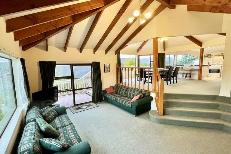Photo of property in 1 Burnett Place, Lake Tekapo, 7999