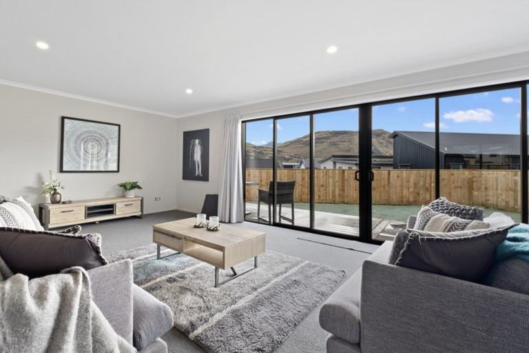 Photo of property in 8 Shepherd Road, Jacks Point, Queenstown, 9371