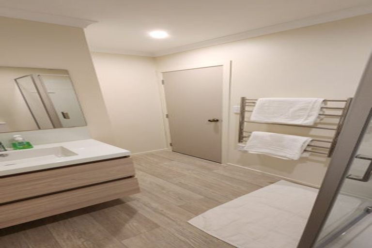 Photo of property in 20 Mercury Lane, Windsor Park, Auckland, 0632