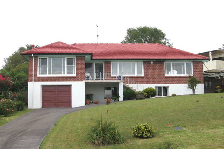 Photo of property in 5 Wakeling Avenue, Te Atatu South, Auckland, 0610