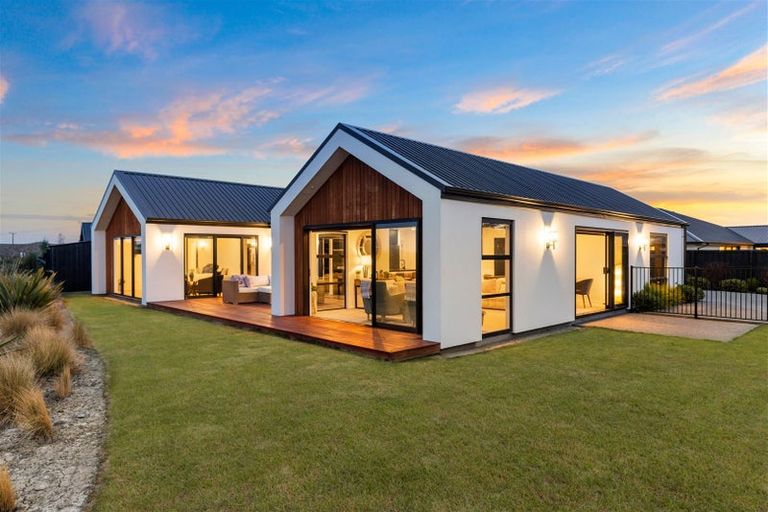 Photo of property in 17 Angus Place, Rangiora, 7400