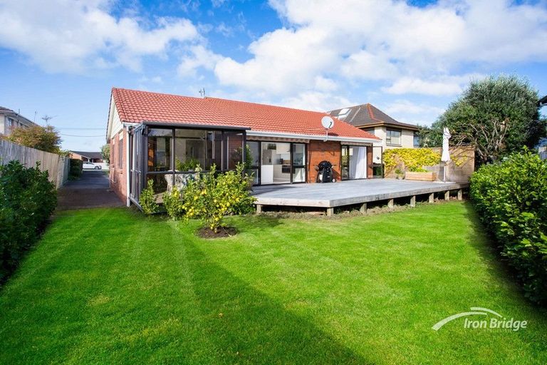 Photo of property in 2/5 Argyle Terrace, Milford, Auckland, 0620