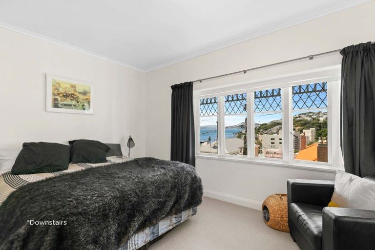 Photo of property in 10 Oriental Terrace, Mount Victoria, Wellington, 6011