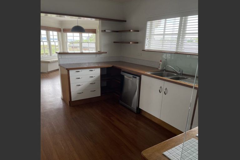 Photo of property in 12 Dowling Place, Pakuranga, Auckland, 2010