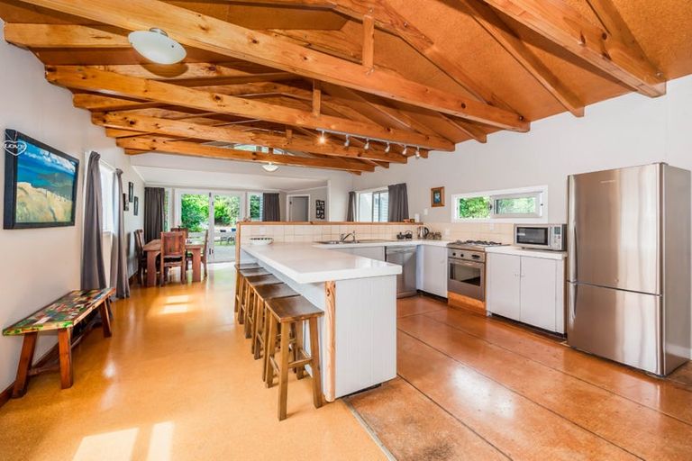 Photo of property in 5 Winara Avenue, Waikanae, 5036