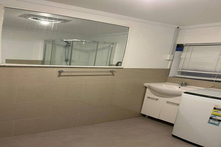 Photo of property in 2/1004 East Coast Road, Northcross, Auckland, 0630