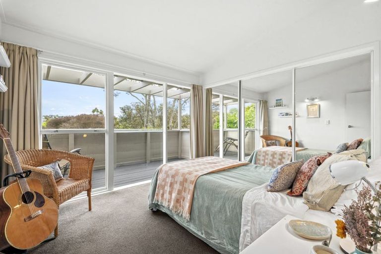 Photo of property in 2 Lyons Avenue, Murrays Bay, Auckland, 0630