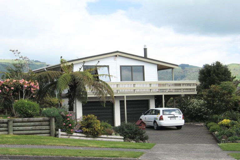 Photo of property in 14 Aquarius Drive, Kawaha Point, Rotorua, 3010