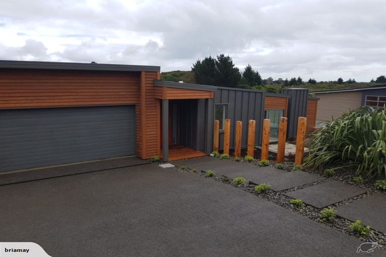 Photo of property in 12 Te Heke Place, Waikanae, 5036