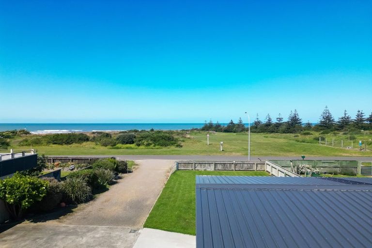 Photo of property in 8 Nukumaru Parade, Waiinu Beach, Whanganui, 4588