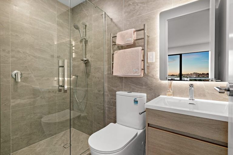 Photo of property in 24 Milenio Crescent, Windsor Park, Auckland, 0632