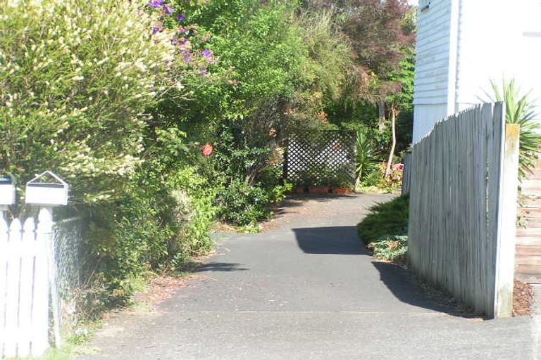 Photo of property in 1/8 Tyne Road, Forrest Hill, Auckland, 0620