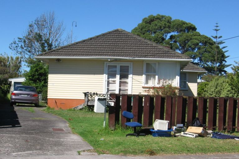 Photo of property in 98 Cobham Crescent, Kelston, Auckland, 0602