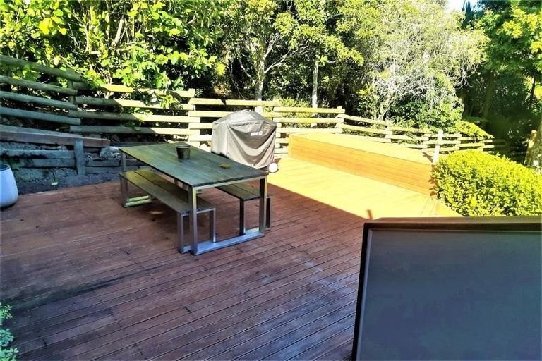 Photo of property in 40 Tiri Tiri Road, Birkdale, Auckland, 0626