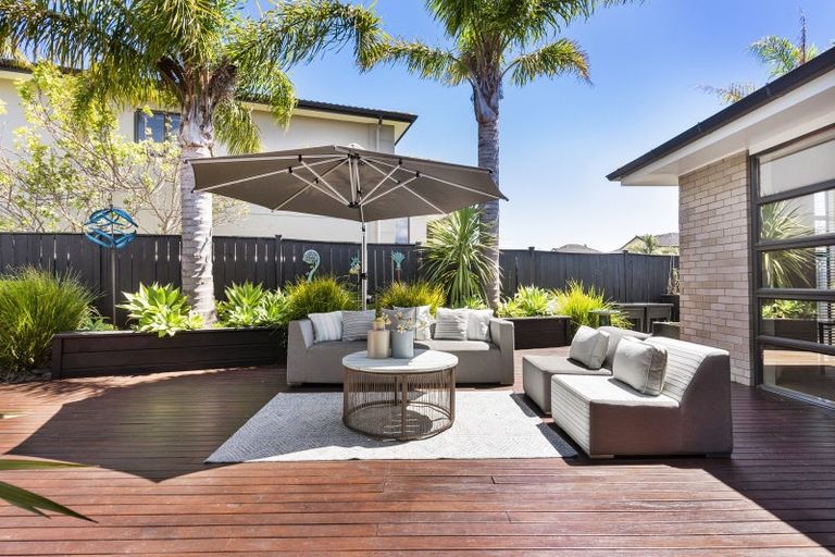 Photo of property in 105 Pine Harbour Parade, Beachlands, Auckland, 2018