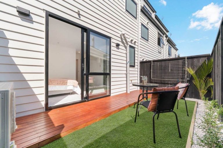 Photo of property in 2/18 Sylvan Crescent, Te Atatu South, Auckland, 0610