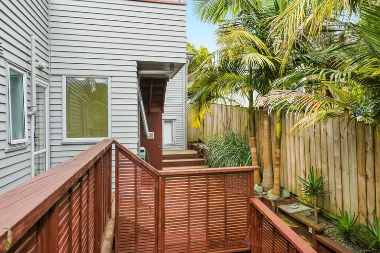 Photo of property in 34 Kiteroa Terrace, Rothesay Bay, Auckland, 0630