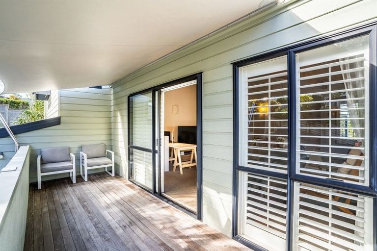 Photo of property in 2/9 Tipau Street, Torbay, Auckland, 0630