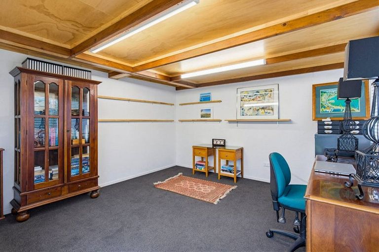 Photo of property in 63 Waipunahau Road, Waikanae, 5036