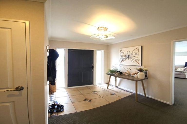Photo of property in 93a Taylor Terrace, Tawa, Wellington, 5028
