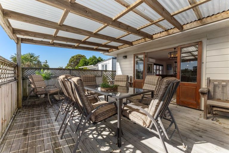 Photo of property in 228 Devon Street West, New Plymouth, 4310