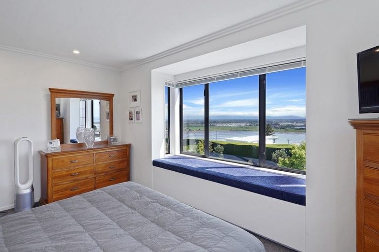 Photo of property in 11 Hilltop Lane, Mount Pleasant, Christchurch, 8081