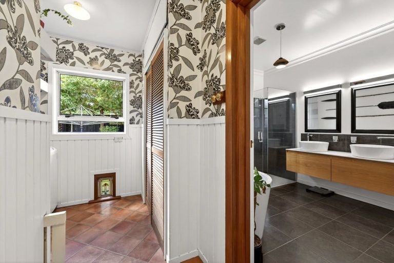 Photo of property in 77 Pahiatua Street, Hokowhitu, Palmerston North, 4410