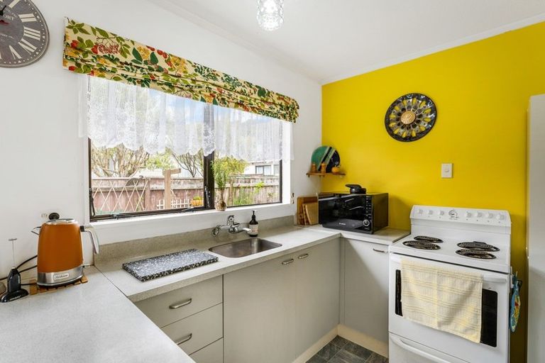 Photo of property in 5a Glenbrook Grove, Naenae, Lower Hutt, 5011