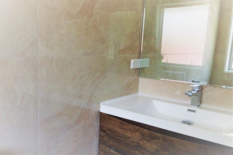 Photo of property in 226 Memorial Avenue, Burnside, Christchurch, 8053