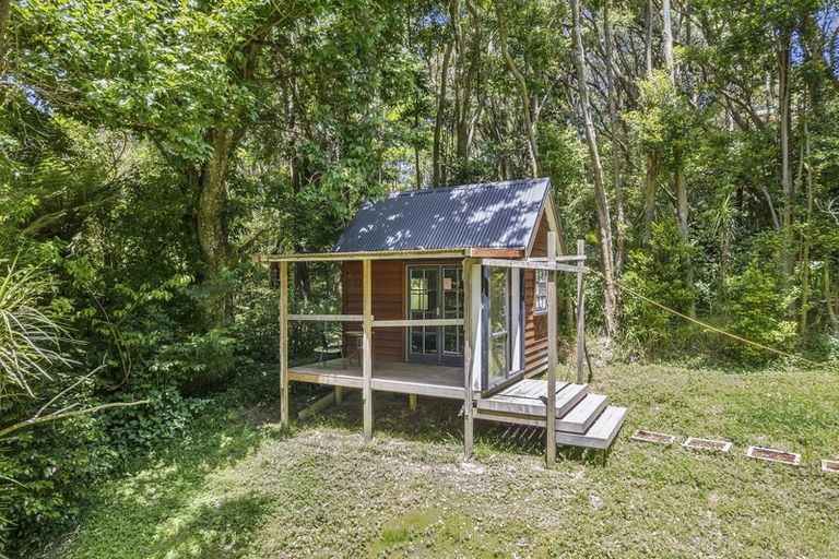 Photo of property in 184 Atkinson Road, Titirangi, Auckland, 0604