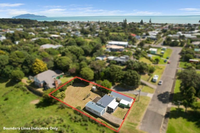 Photo of property in 11 Rata Street, Otaki Beach, Otaki, 5512