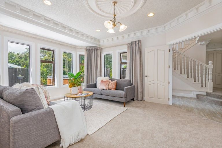 Photo of property in 21 Springdale Grove, Fitzherbert, Palmerston North, 4410